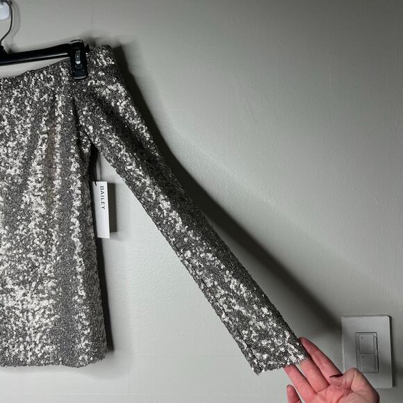 NWT Bailey 44 Off the Shoulder Sequin Top Women's XS Holiday New Year's Eve NYE - Picture 5 of 13